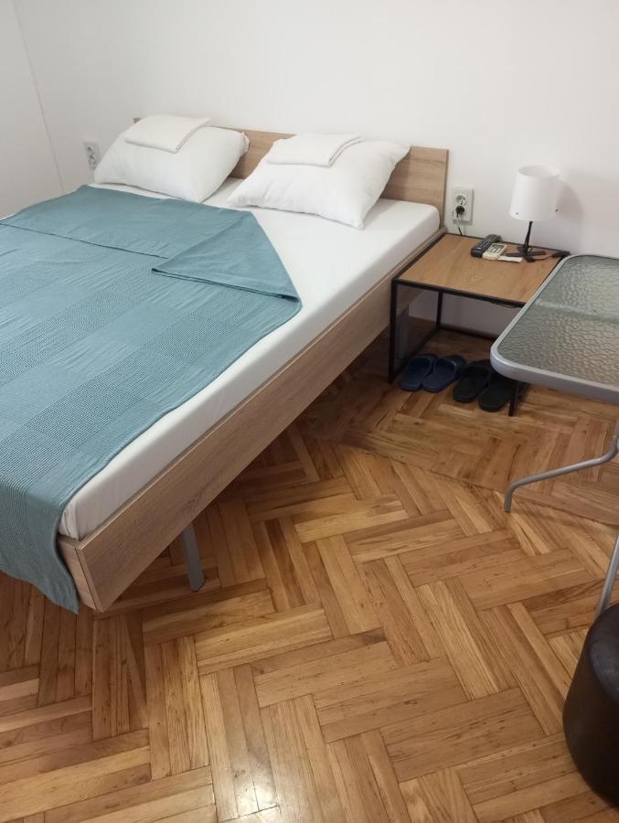 Airport Md Rooms Belgrade Exterior photo